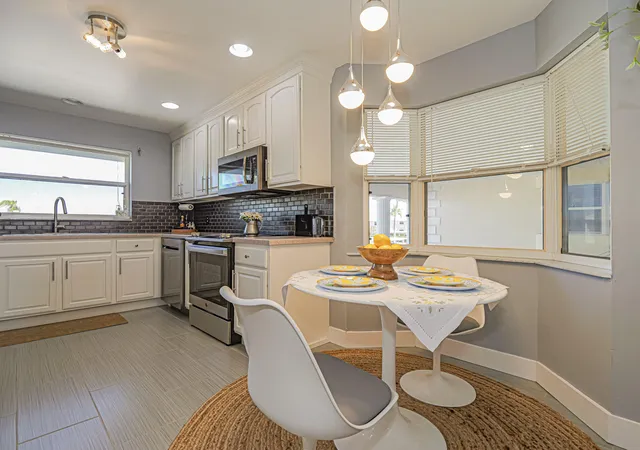 Homes for sale in Vero Beach, FL | 675 W Lake Jasmine Cir #206, Vero Beach, FL 32962 | MLS# R11166916