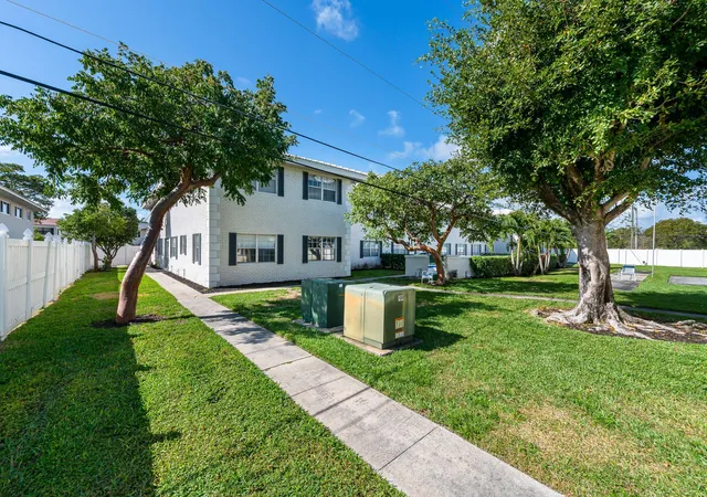 2nd image of 299 Sw 7Th St, Boca Raton, FL 33432