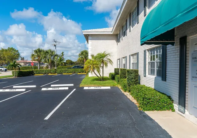 2nd image of 299 Sw 7th St #106, Boca Raton, FL 33432 | MLS# R11167046
