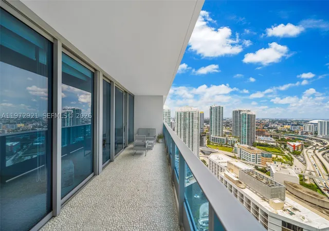 Homes for sale in Miami, FL | 200 Biscayne Boulevard Way, Miami, FL 33131 | Houzeo