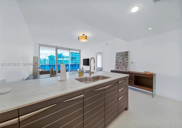 4th image of 200 Biscayne Boulevard Way #3811, Miami, FL 33131 | MLS# A11972921