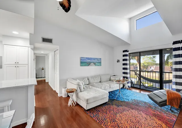 2nd image of 1008 Green Pine Blvd #D3, West Palm Beach, FL 33409 | MLS# R11167122