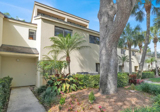 Homes for sale in Juno Beach, FL | 215 Oak Harbour Dr, Juno Beach, FL 33408 | MLS# R11167272