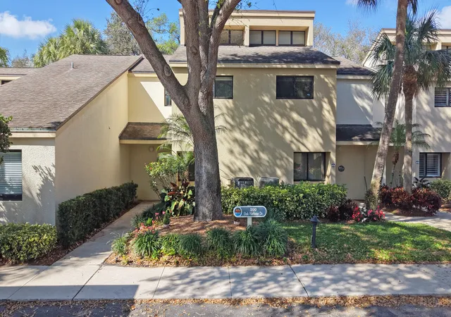 Homes for sale in Juno Beach, FL | 215 Oak Harbour Dr, Juno Beach, FL 33408 | MLS# R11167272
