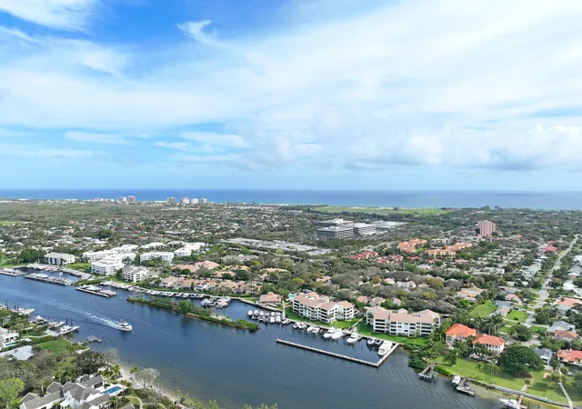 Homes for sale in Juno Beach, FL | 215 Oak Harbour Dr, Juno Beach, FL 33408 | MLS# R11167272