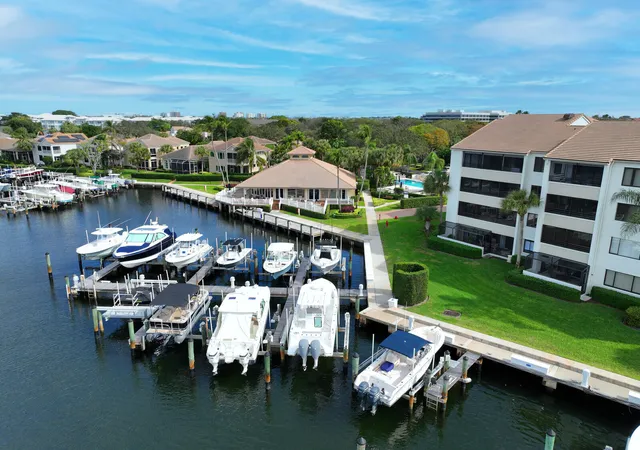 Homes for sale in Juno Beach, FL | 215 Oak Harbour Dr, Juno Beach, FL 33408 | MLS# R11167272
