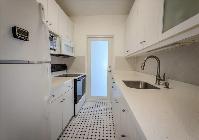 3rd image of 2430 Ne 135Th St #302, North Miami, FL 33181 | MLS# F10554012