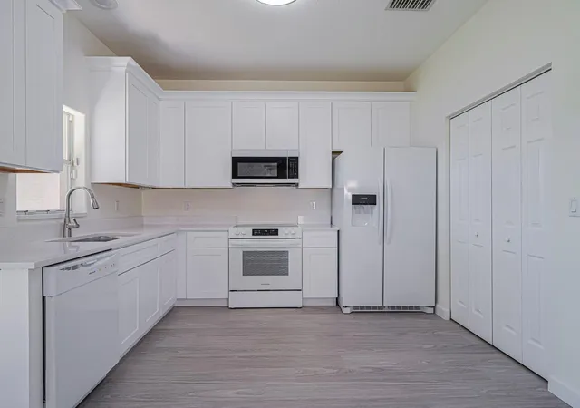 2nd image of 1834 77th Dr #1834, Vero Beach, FL 32966 | MLS# F10555317