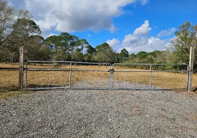 2nd image of 570 S Palomino St, Clewiston, FL 33440 | MLS# R11167297