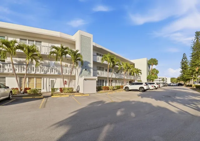 Homes for sale in West Palm Beach, FL | 307 Wellington A, West Palm Beach, FL 33417 | MLS# R11167462