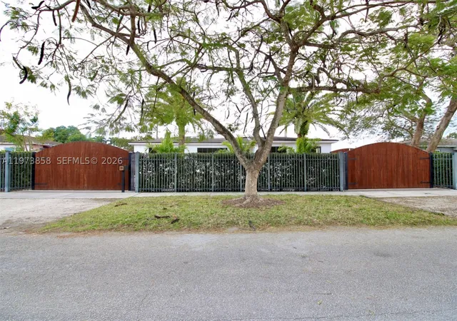 Photo 3 of Single family home for sale at 15300 Sw 299Th St, Homestead, FL 33033 | MLS# A11973858 | Listing updated on 2026-04-02