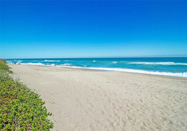 3rd image of 221 Ne Plantation Rd #213, Stuart, FL 34996 | MLS# F10555374