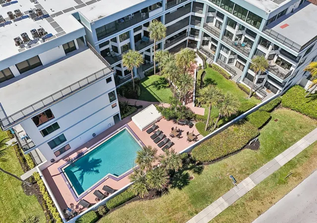 Homes for sale in Deerfield Beach, FL | 665 Se 21st Avenue, Deerfield Beach, FL 33441 | Houzeo