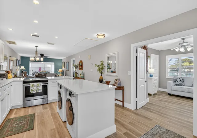 3rd image of 8871 Warwick Dr, Boca Raton, FL 33433 | MLS# R11167620