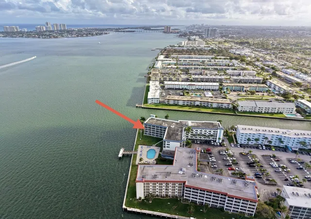 2nd image of 100 Paradise Harbour Blvd #304, North Palm Beach, FL 33408 | MLS# R11167637