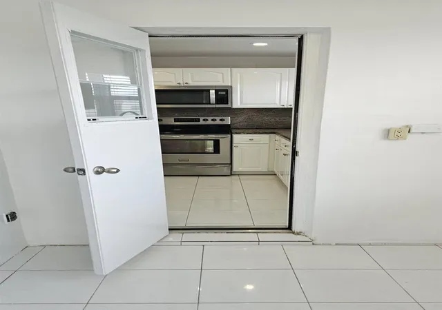 4th image of 4042 Nw 19Th St, Lauderhill, FL 33313