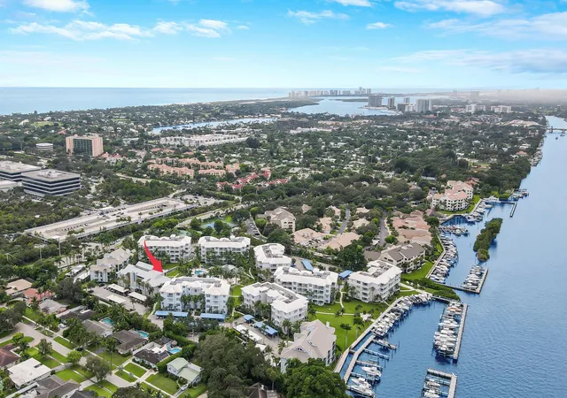 3rd image of 235 Bay Colony Dr N, Juno Beach, FL 33408 | MLS# R11167753