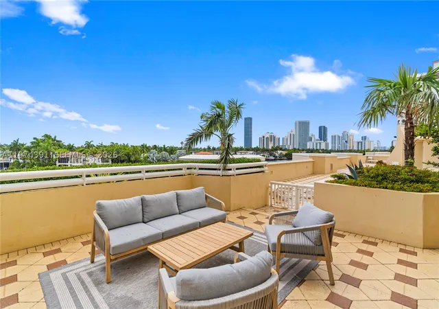 Photo 2 of Condo for sale at 20191 E Country Club Dr #407, Aventura, FL 33180 | MLS# A11974391 | Listing updated on 2026-08-10