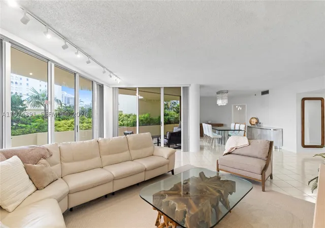 Photo 3 of Condo for sale at 20191 E Country Club Dr #407, Aventura, FL 33180 | MLS# A11974391 | Listing updated on 2026-08-10