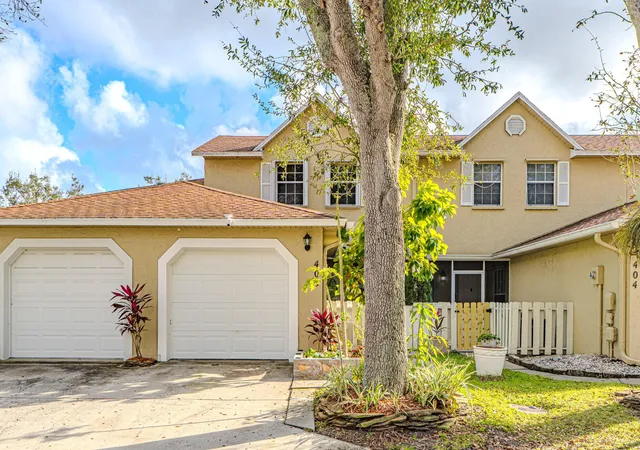 1st image of 405 Maplewood Dr #405, Greenacres, FL 33415 | MLS# F10555649