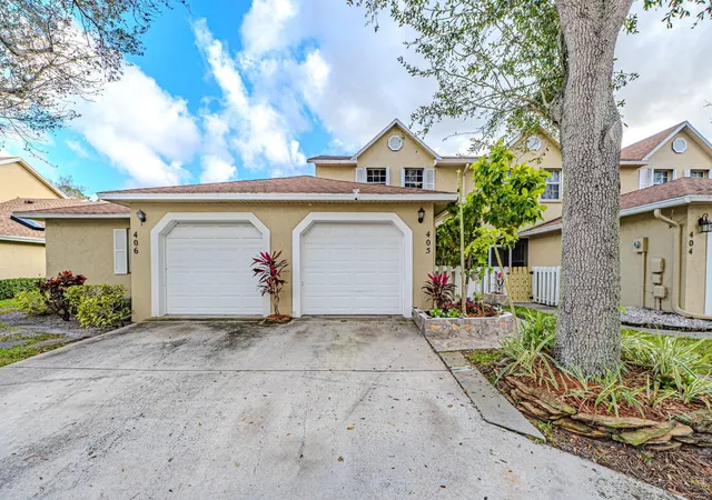 3rd image of 405 Maplewood Dr #405, Greenacres, FL 33415 | MLS# F10555649