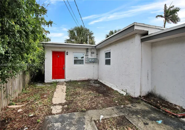 2nd image of 1160 W 26 Th Ct, Riviera Beach, FL 33404 | MLS# A11975111