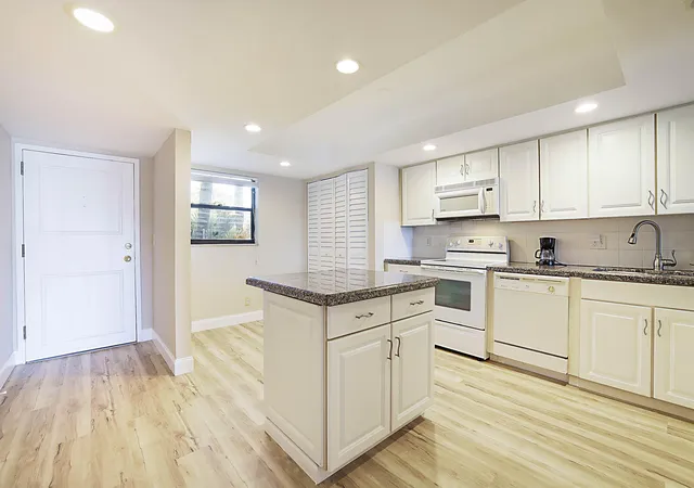 Homes for sale in North Palm Beach, FL | 1036 Us Hwy 1 #216, North Palm Beach, FL 33408 | MLS# R11168066