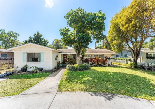 1st image of 102 Ne 22nd St, Delray Beach, FL 33444 | MLS# R11168090