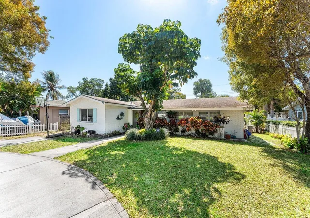 2nd image of 102 Ne 22nd St, Delray Beach, FL 33444 | MLS# R11168090