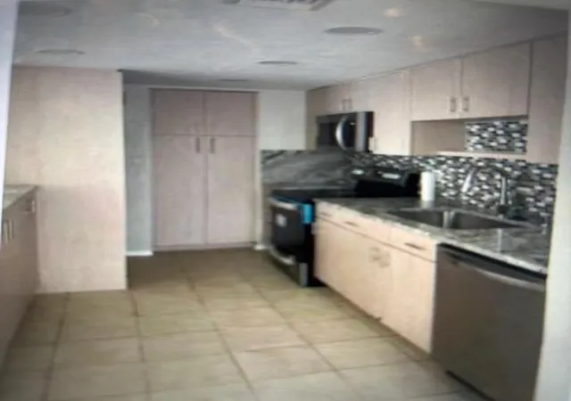 4th image of 4164 Inverrary Dr #702, Lauderhill, FL 33319 | MLS# R11168115