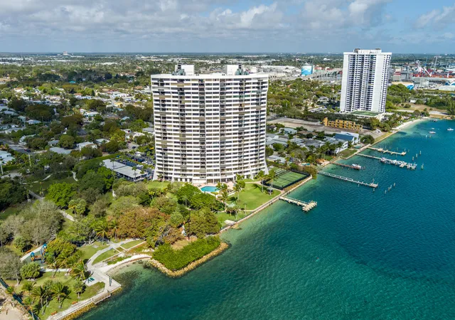 2nd image of 5200 N Flagler Dr, West Palm Beach, FL 33407