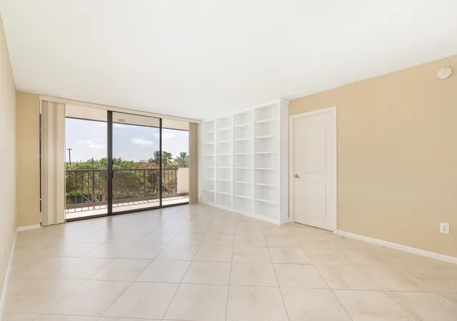 5th image of 5200 N Flagler Dr #404, West Palm Beach, FL 33407 | MLS# R11168175