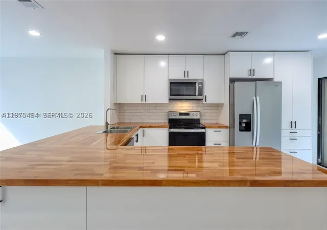 3rd image of 3905 Adra Ave #J-46B, Doral, FL 33178 | MLS# A11975454