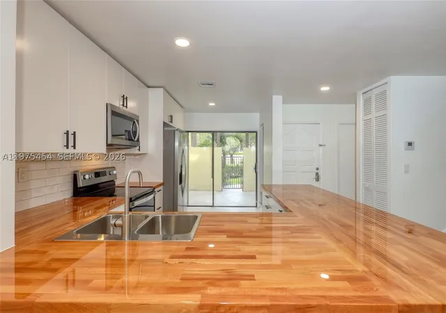 4th image of 3905 Adra Ave #J-46B, Doral, FL 33178 | MLS# A11975454