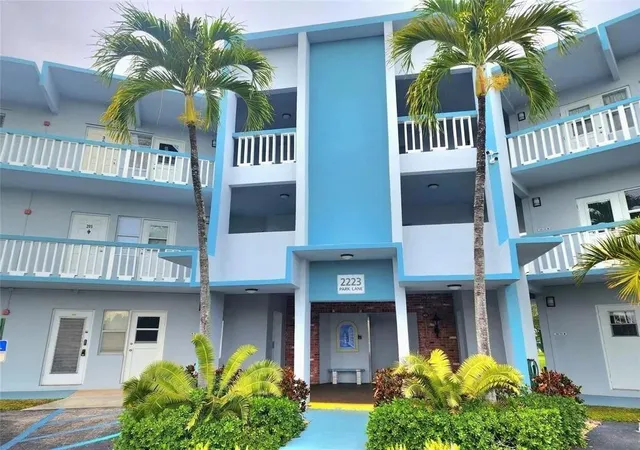 1st image of 2223 Park Ln #302, Hollywood, FL 33021 | MLS# F10555868