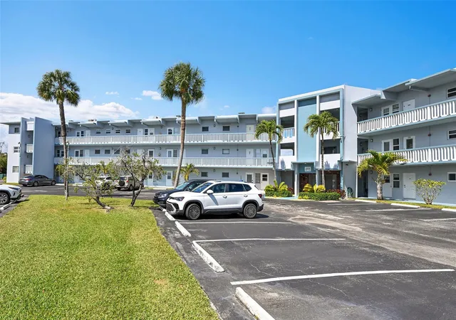 2nd image of 2223 Park Ln #302, Hollywood, FL 33021 | MLS# F10555868