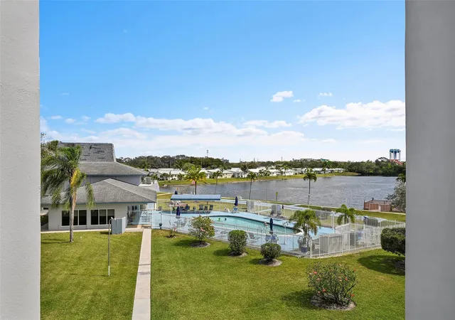 4th image of 2223 Park Ln #302, Hollywood, FL 33021 | MLS# F10555868