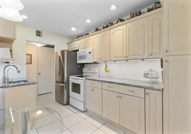 Homes for sale in Tamarac, FL | 5180 E Sabal Palm Blvd #234, Tamarac, FL 33319 | MLS# R11168230