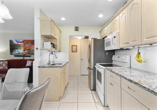 Homes for sale in Tamarac, FL | 5180 E Sabal Palm Blvd #234, Tamarac, FL 33319 | MLS# R11168230