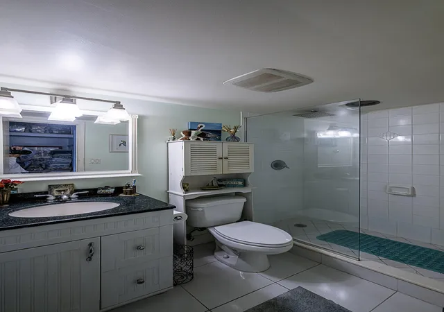 Homes for sale in North Palm Beach, FL | 714 Northlake Court, North Palm Beach, FL 33408 | Houzeo