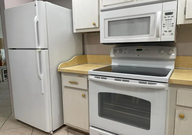 4th image of 506 Davis Rd, Palm Springs, FL 33461