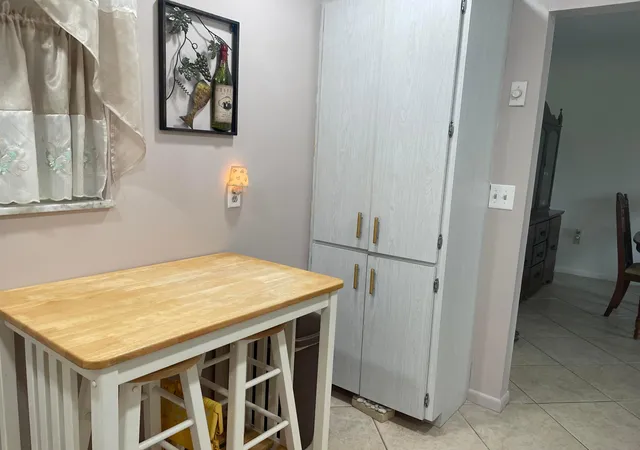 5th image of 506 Davis Rd, Palm Springs, FL 33461