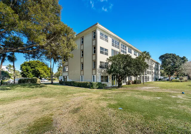 2nd image of 4602 Martinique Wy, Coconut Creek, FL 33066