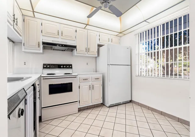 2nd image of 4602 Martinique Wy #E1, Coconut Creek, FL 33066 | MLS# R11168308