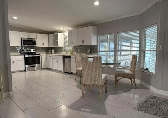4th image of 6085 Seashore Dr, Lake Worth, FL 33462 | MLS# R11168362