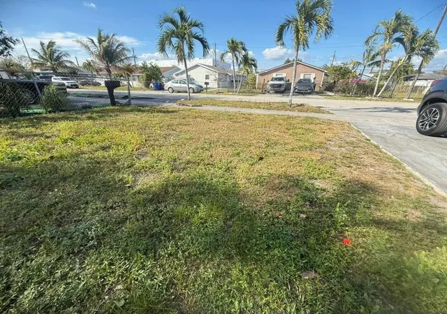 3rd image of 5836 Wiley St, Hollywood, FL 33023 | MLS# F10555798