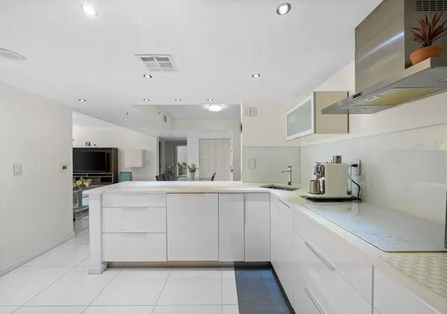 2nd image of 520 Se 5Th Ave, North Lauderdale, FL 33301