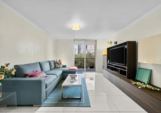 4th image of 520 Se 5Th Ave, North Lauderdale, FL 33301