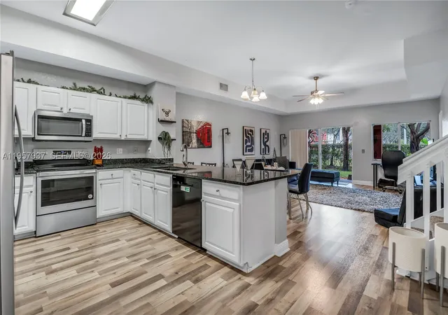4th image of 7401 Palomino Dr #114-1, Davie, FL 33024 | MLS# A11957937