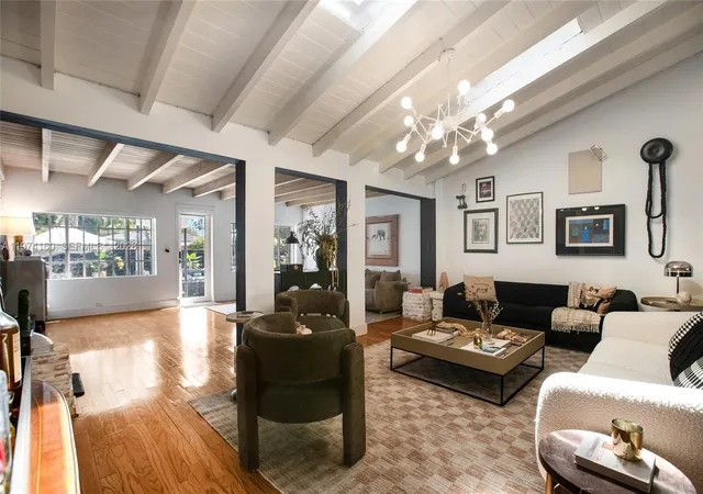 4th image of 10659 Ne 10Th Pl, Miami Shores, FL 33138 | MLS# A11974160
